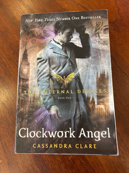 Clockwork angel. Cassandra Clare. 2010.