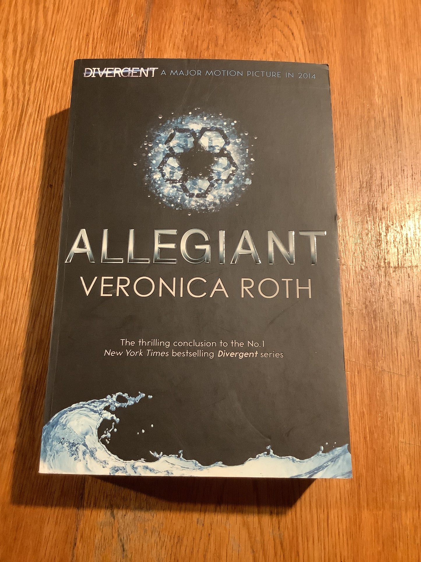 Allegiant. Veronica Roth. 2013.