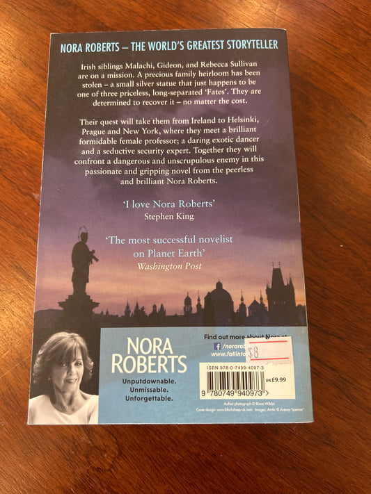 Three fates. Nora Roberts. 2009.