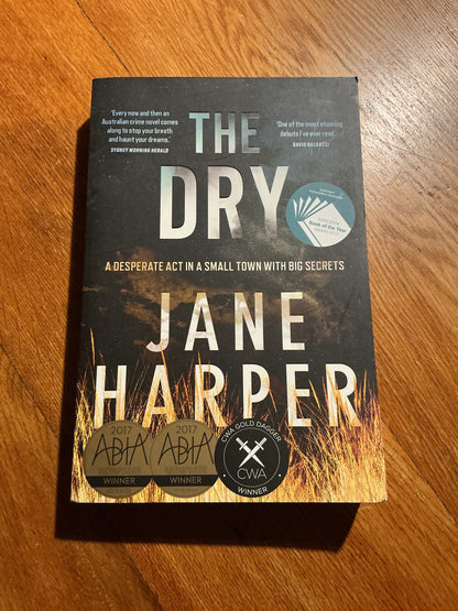 Dry. Jane Harper. 2018.