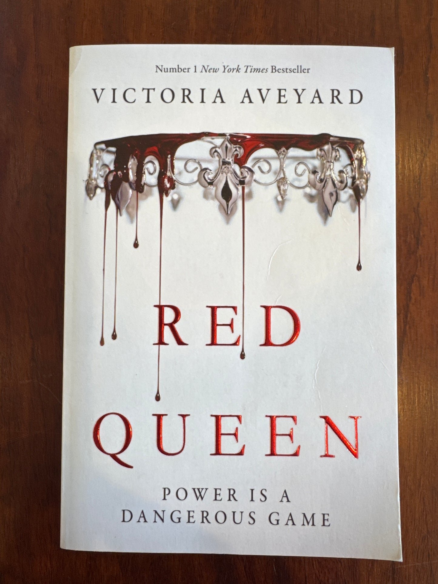 Red queen. Victoria Aveyard. 2015.