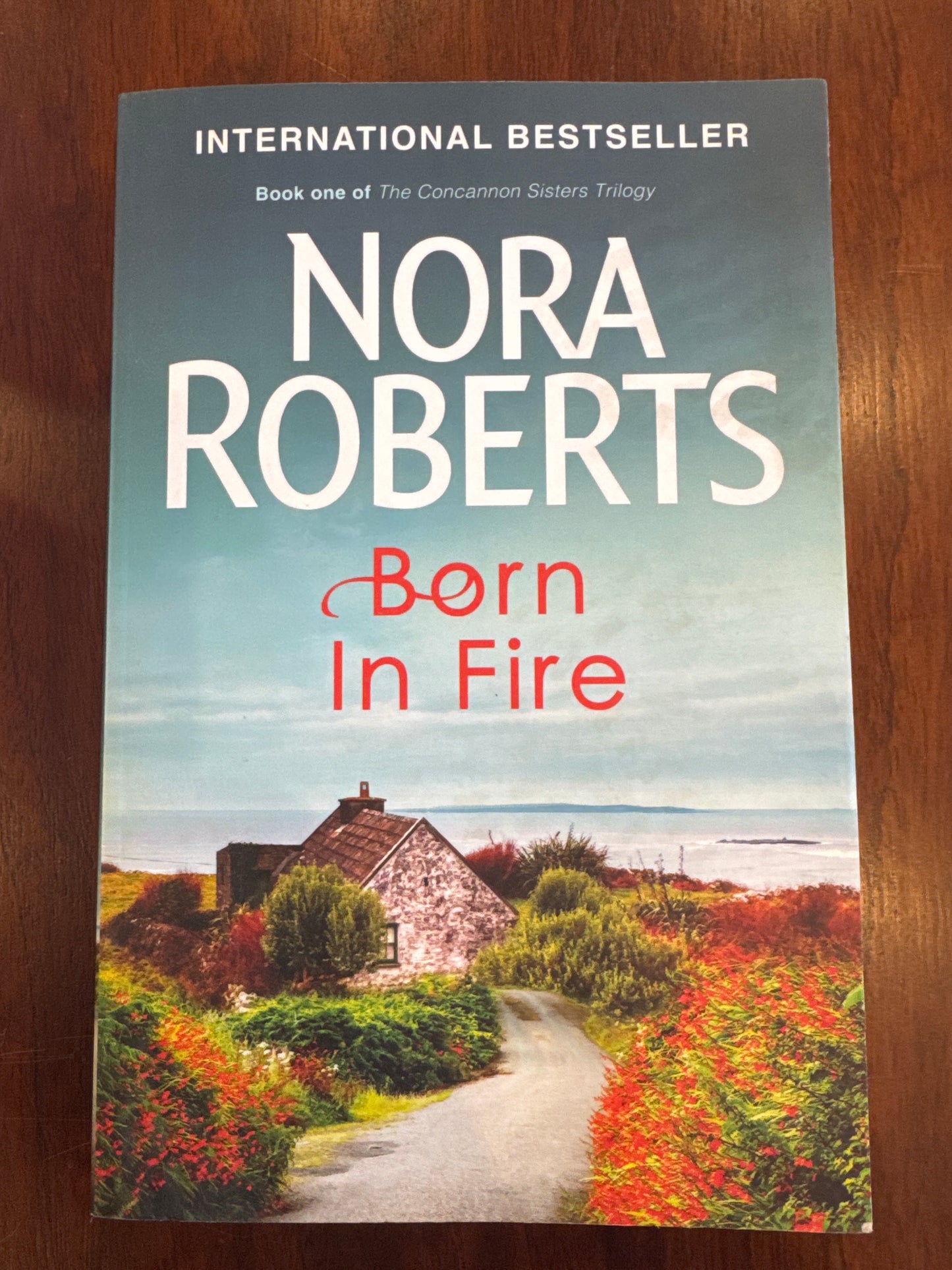 Born in fire. Nora Roberts. 2017.