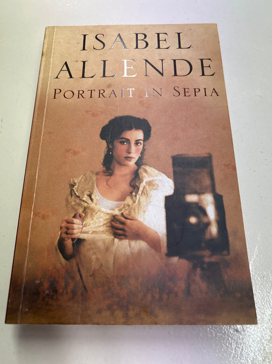 Portrait in sepia. Isabel Allende. 2001.