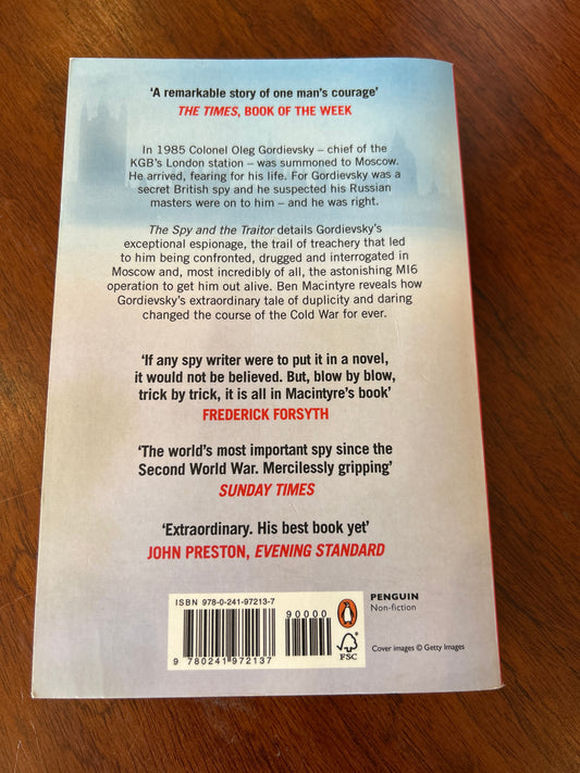 Spy and the traitor: the greatest espionage story of the Cold War. Ben Macintyre. 2018.