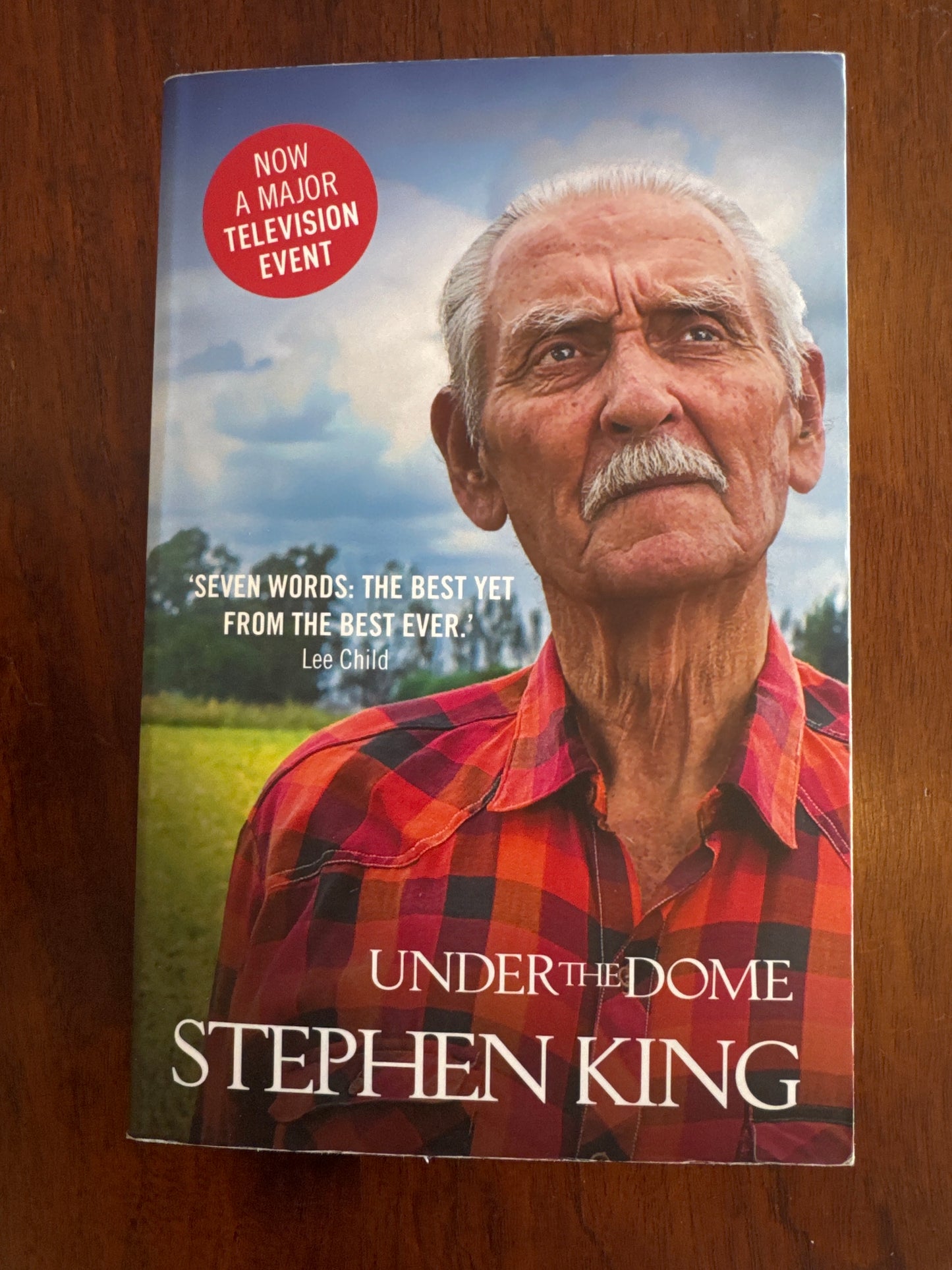 Under the dome. Stephen King. 2010.