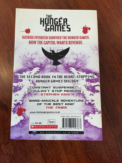 Catching fire. Suzanne Collins. 2009.