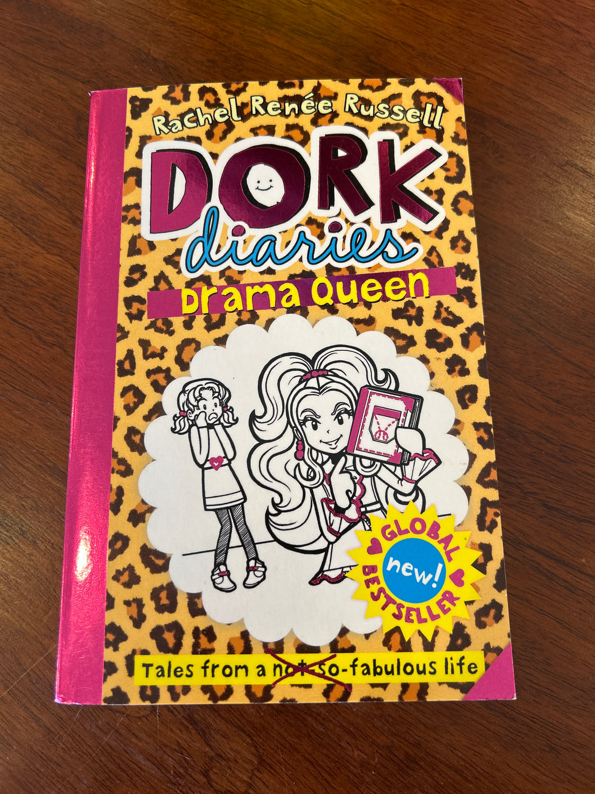 Dork diaries: drama queen. Rachel Renee Russell. 2015.