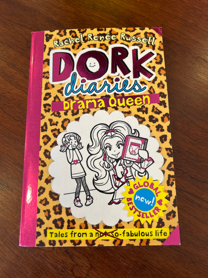 Dork diaries: drama queen. Rachel Renee Russell. 2015.