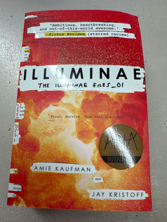 Illuminae. Amie Kaufman & Jay Kristoff. 2019.