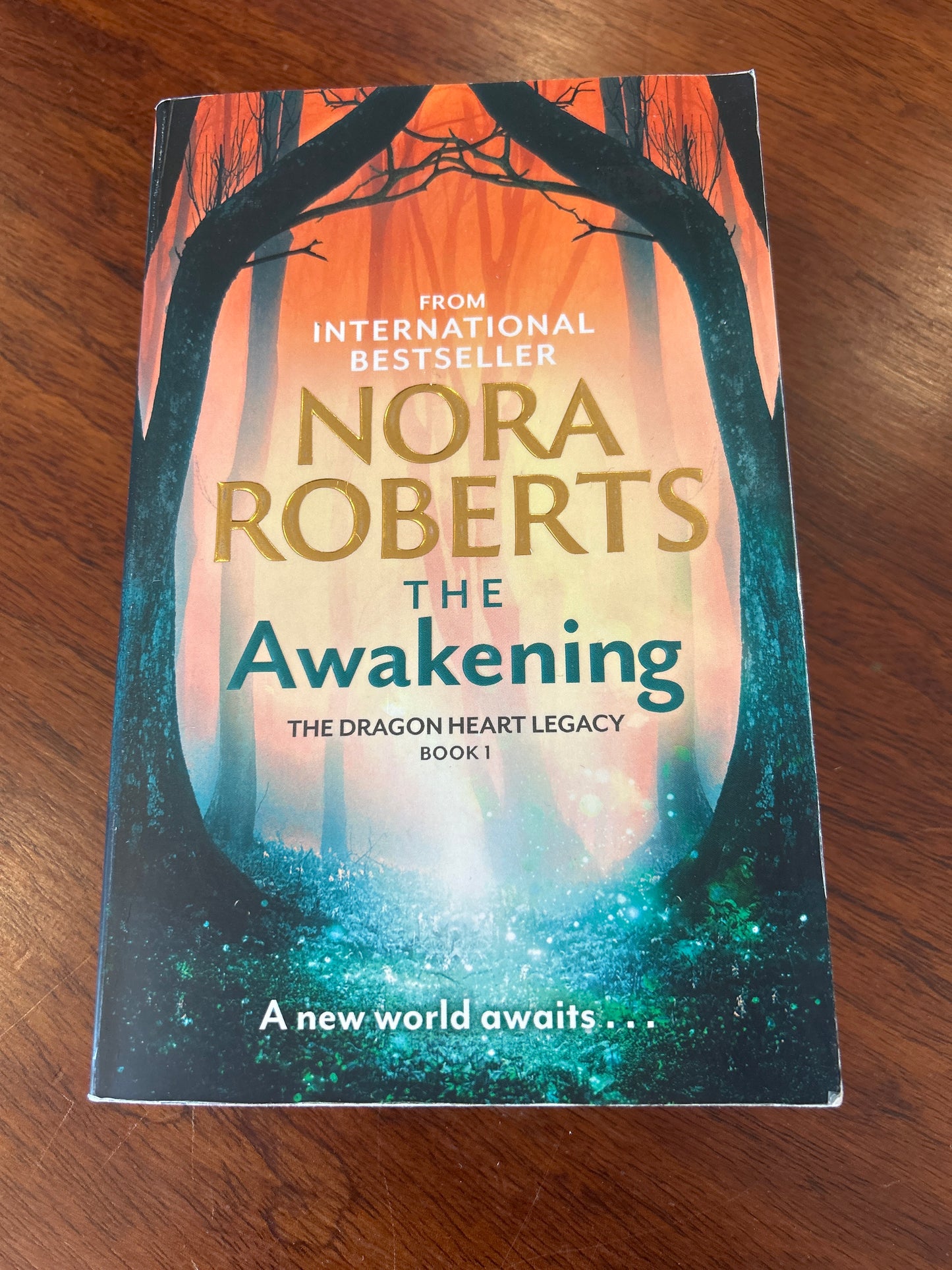 Awakening: the Dragonheart legacy. Nora Roberts. 2021.