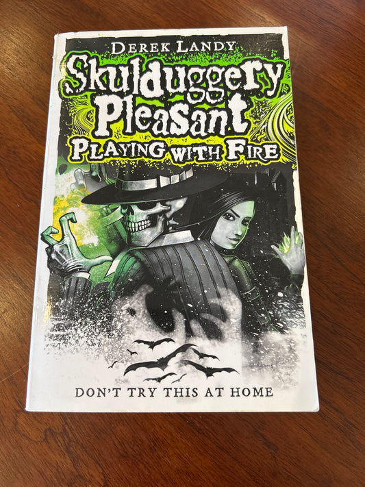 Skulduggery Pleasant: playing with fire. Derek Landy. 2008.