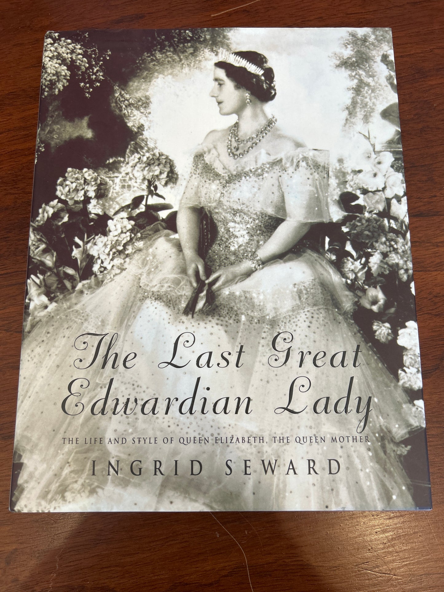 Last great Edwardian lady: in memoriam Her Majesty, Queen Elizabeth, the Queen Mother 1900-2002. Ingrid Seward. 2002.