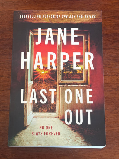 Last one out. Jane Harper. 2025.