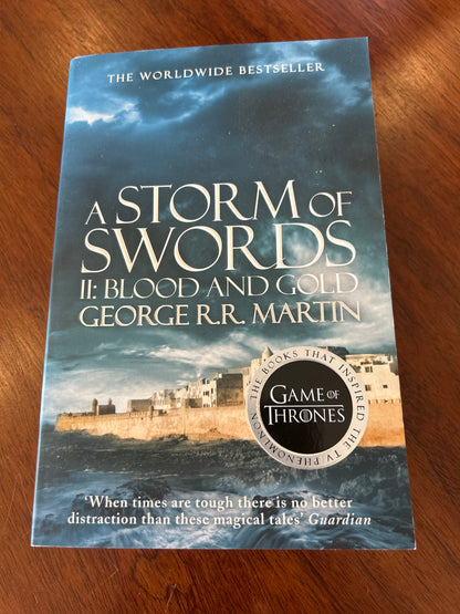 Storm of swords 2: blood and gold. George R. R. Martin. 2014.