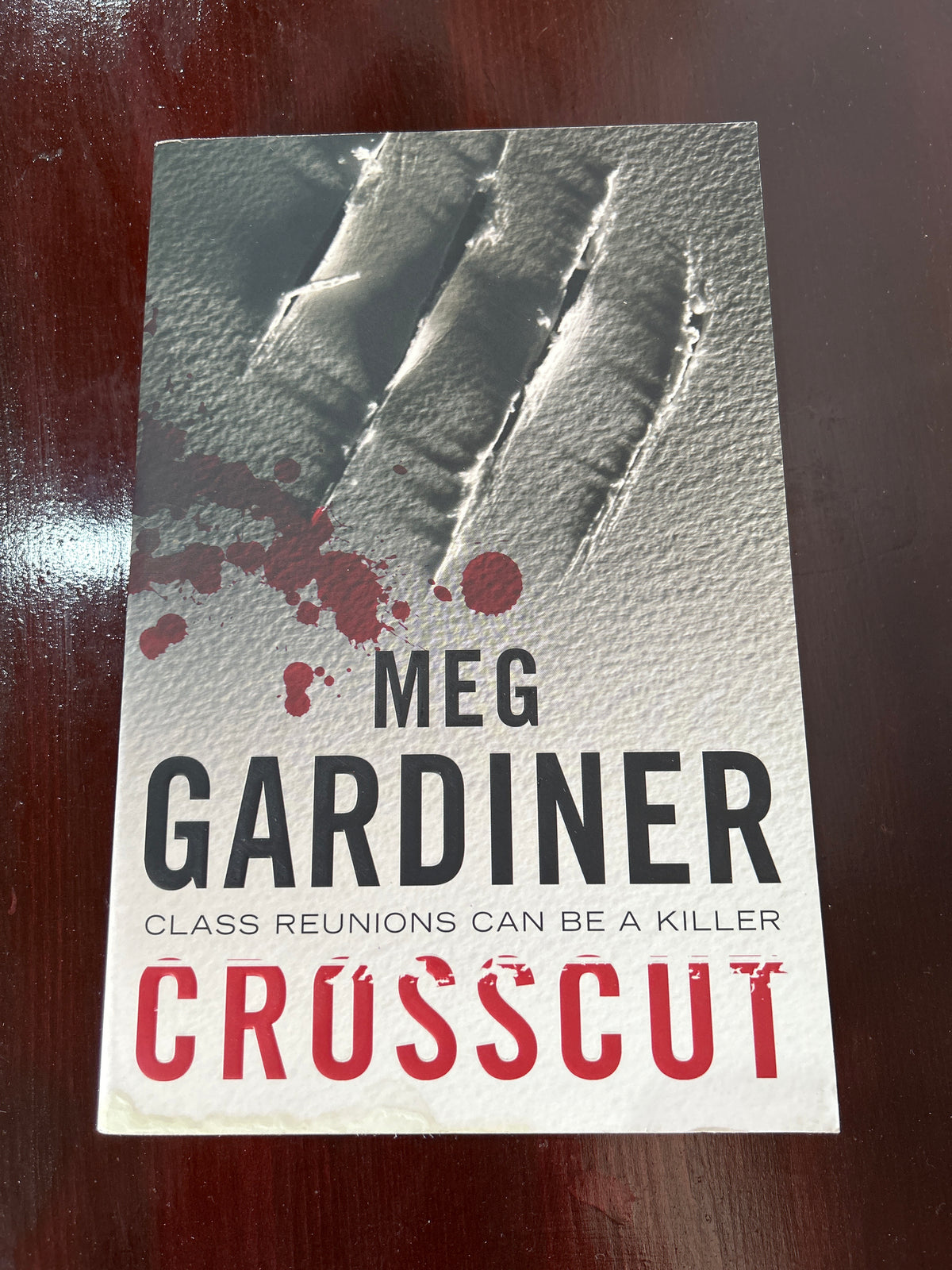 Crosscut. Meg Gardiner. 2005.