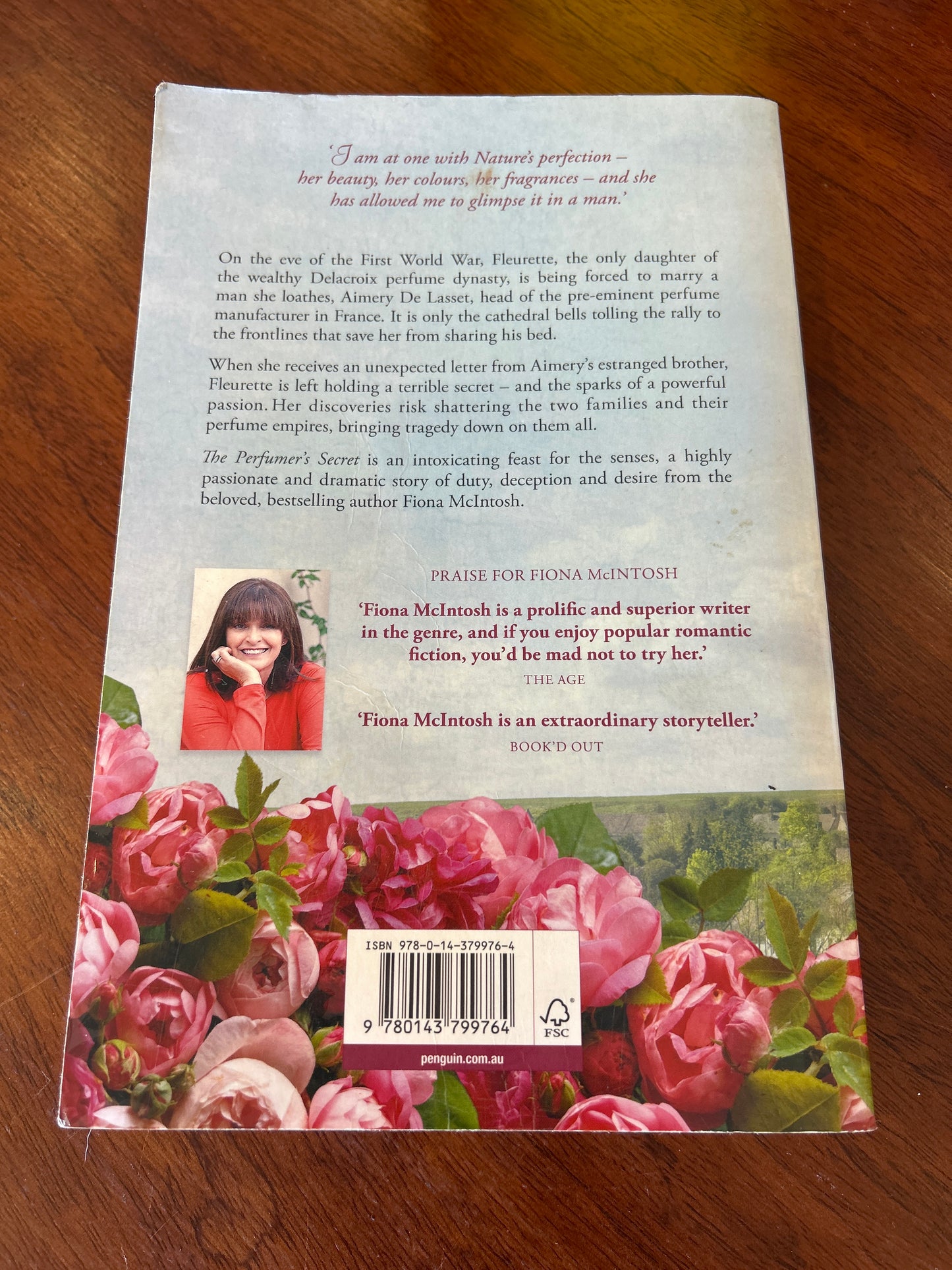 Perfumer's secret. Fiona McIntosh. 2015.