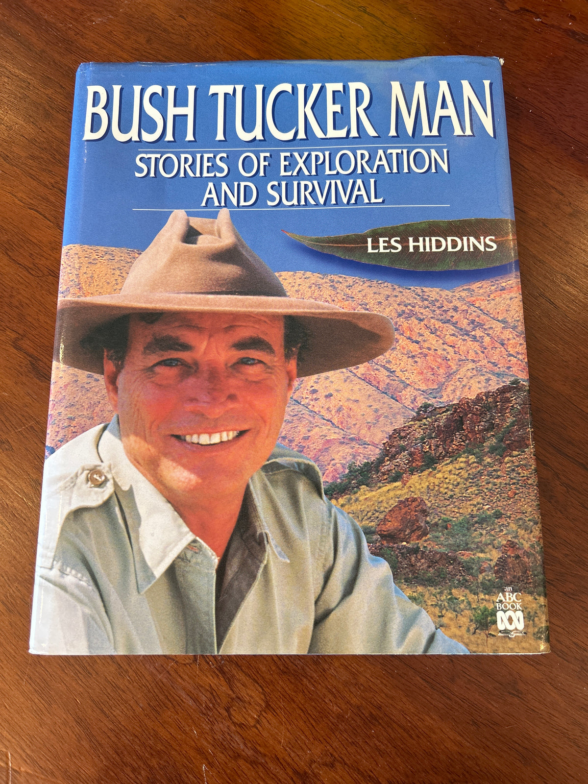 Bush Tucker man: stories of exploration and survival. Les Hiddins. 1996.
