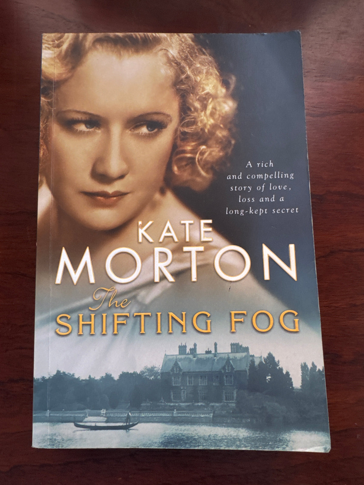 Shifting fog. Kate Morton. 2006.