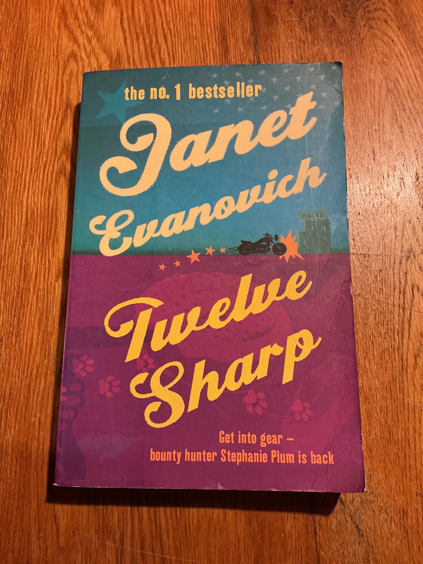 Twelve sharp. Janet Evanovich. 2006.