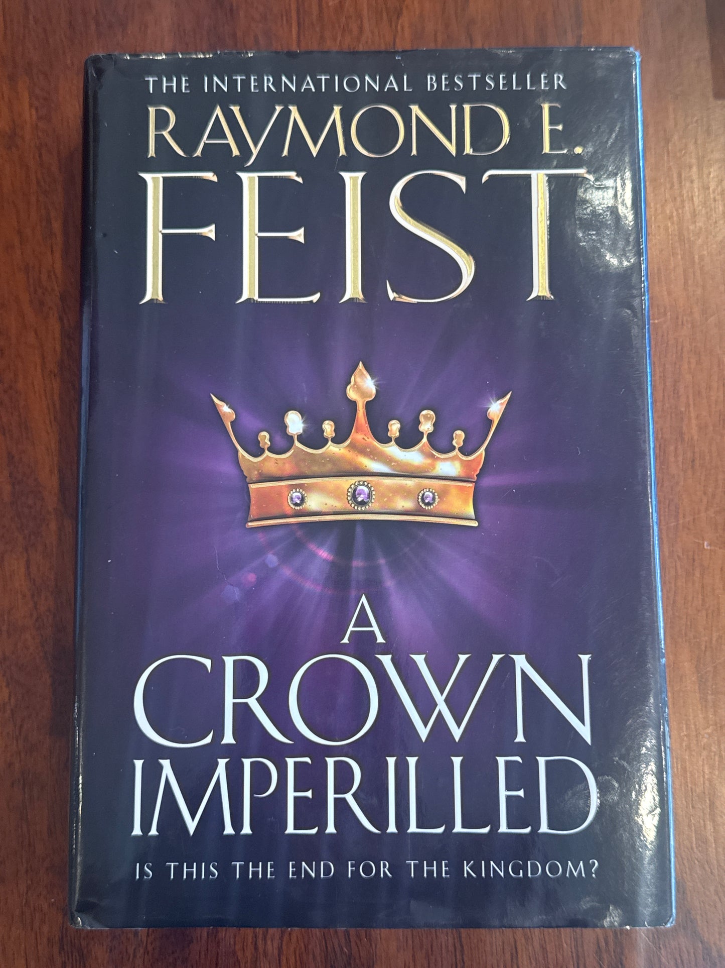 Crown imperilled. Raymond Feist. 2012.