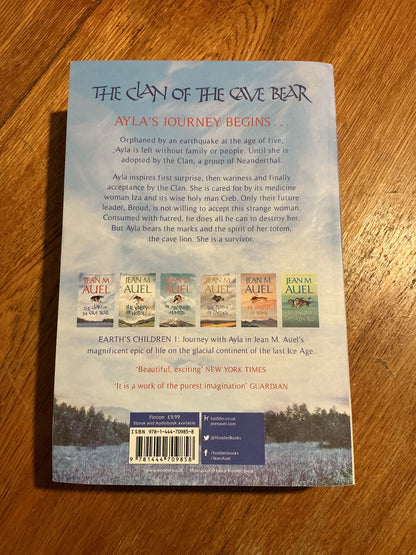 Clan of the cave bear. Jean Auel. 2010.