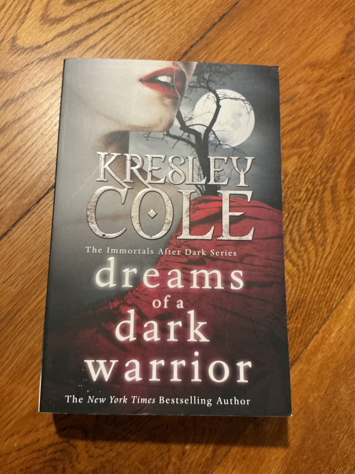 Dreams of a dark warrior. Kresley Cole. 2011.