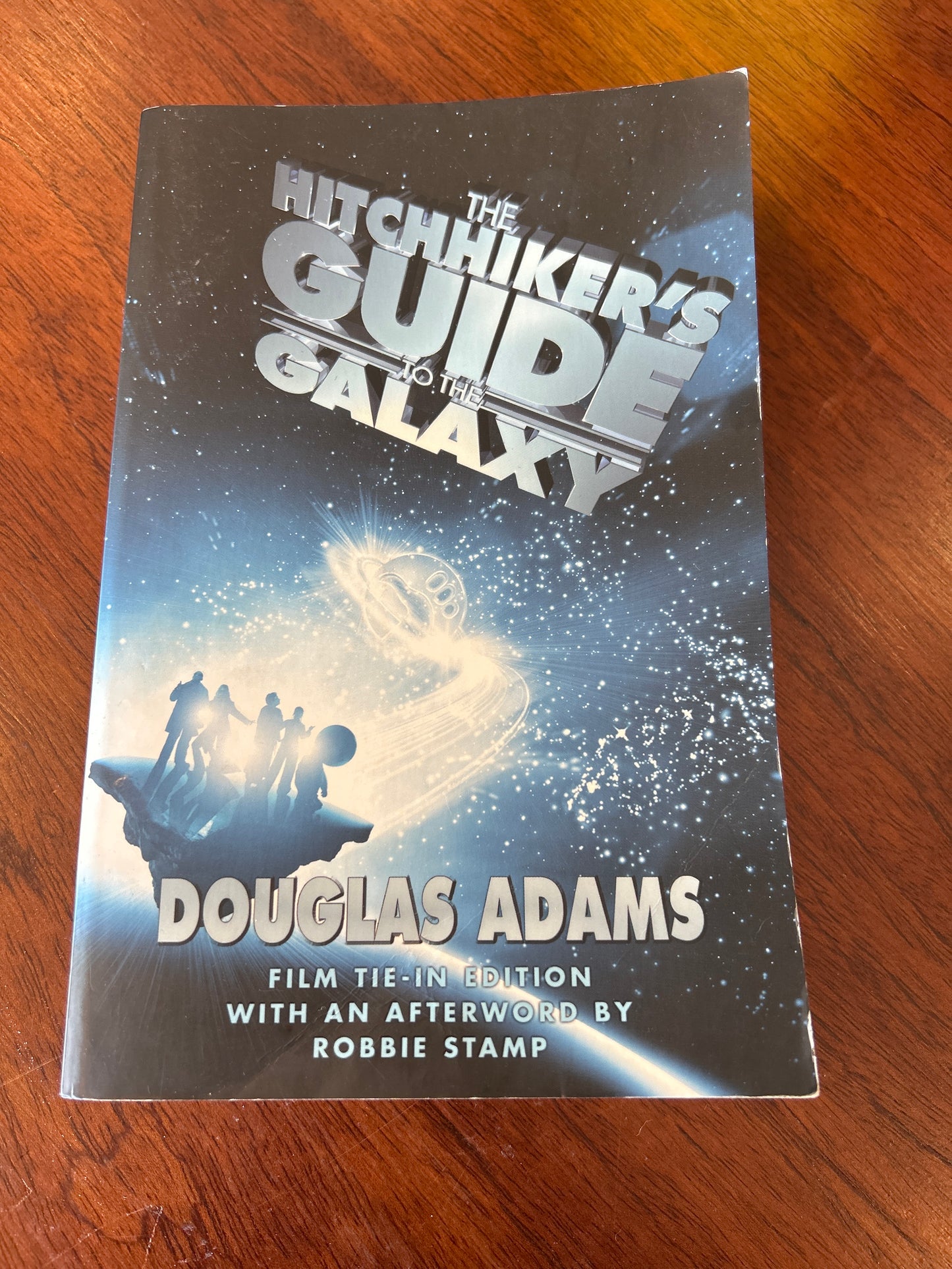 Hitchhiker’s guide to the galaxy. Douglas Adams. 2005.