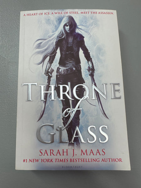 Throne of glass. Sarah J. Maas. 2012.