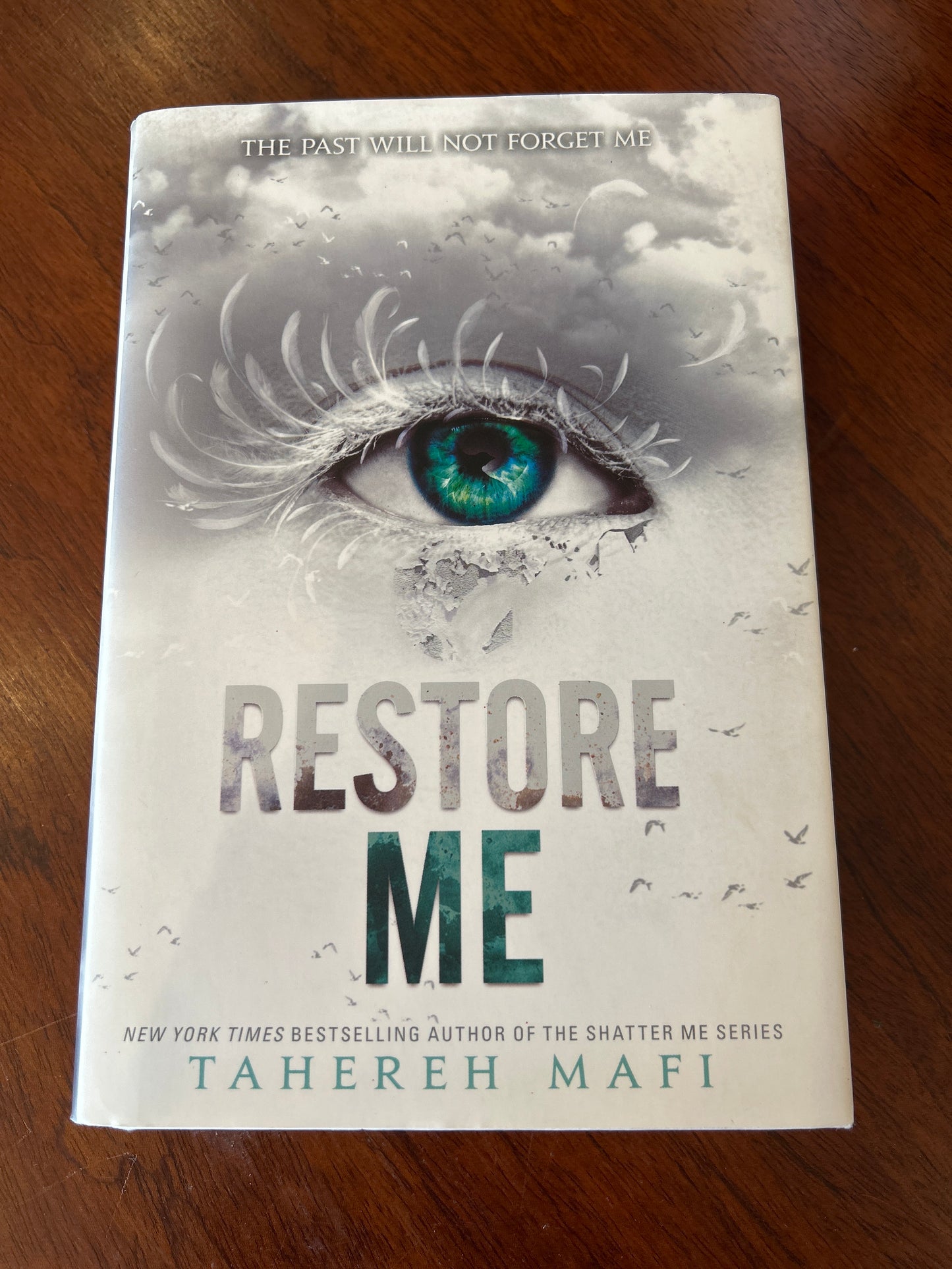 Restore me. Tahereh Mafi. 2018.