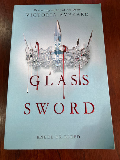 Glass sword. Victoria Aveyard. 2016.
