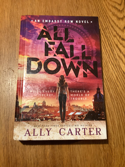 All fall down. Ally Carter. 2015.