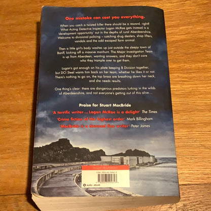 Missing and the dead. Stuart MacBride. 2014.