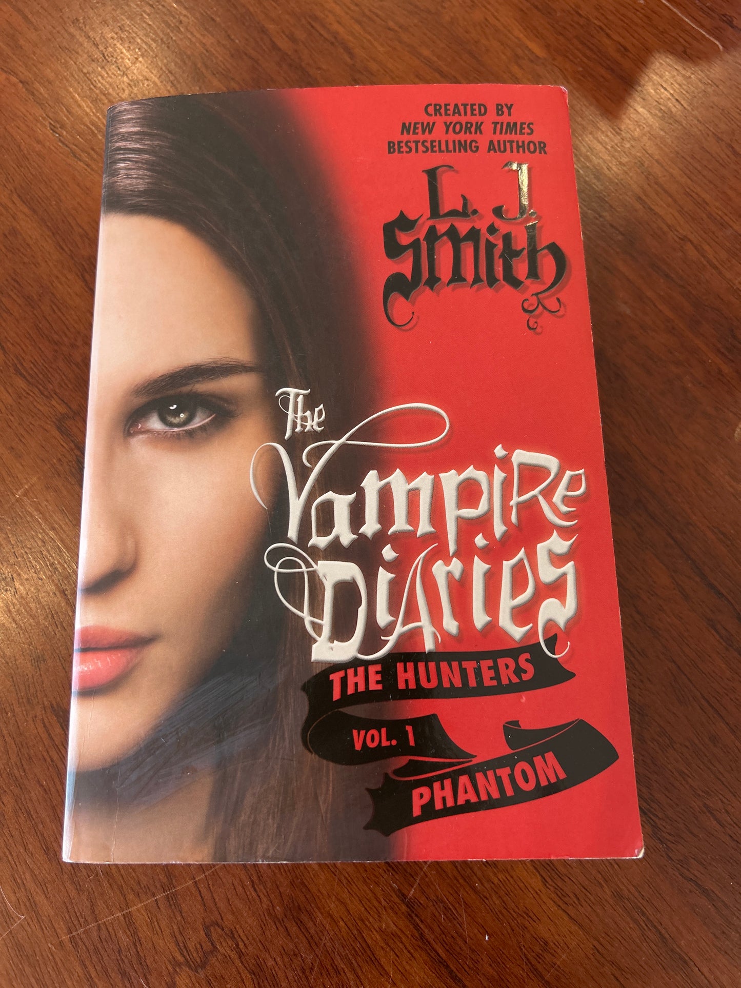Vampire diaries: the hunted: phantom. L. J. Smith. 2011.