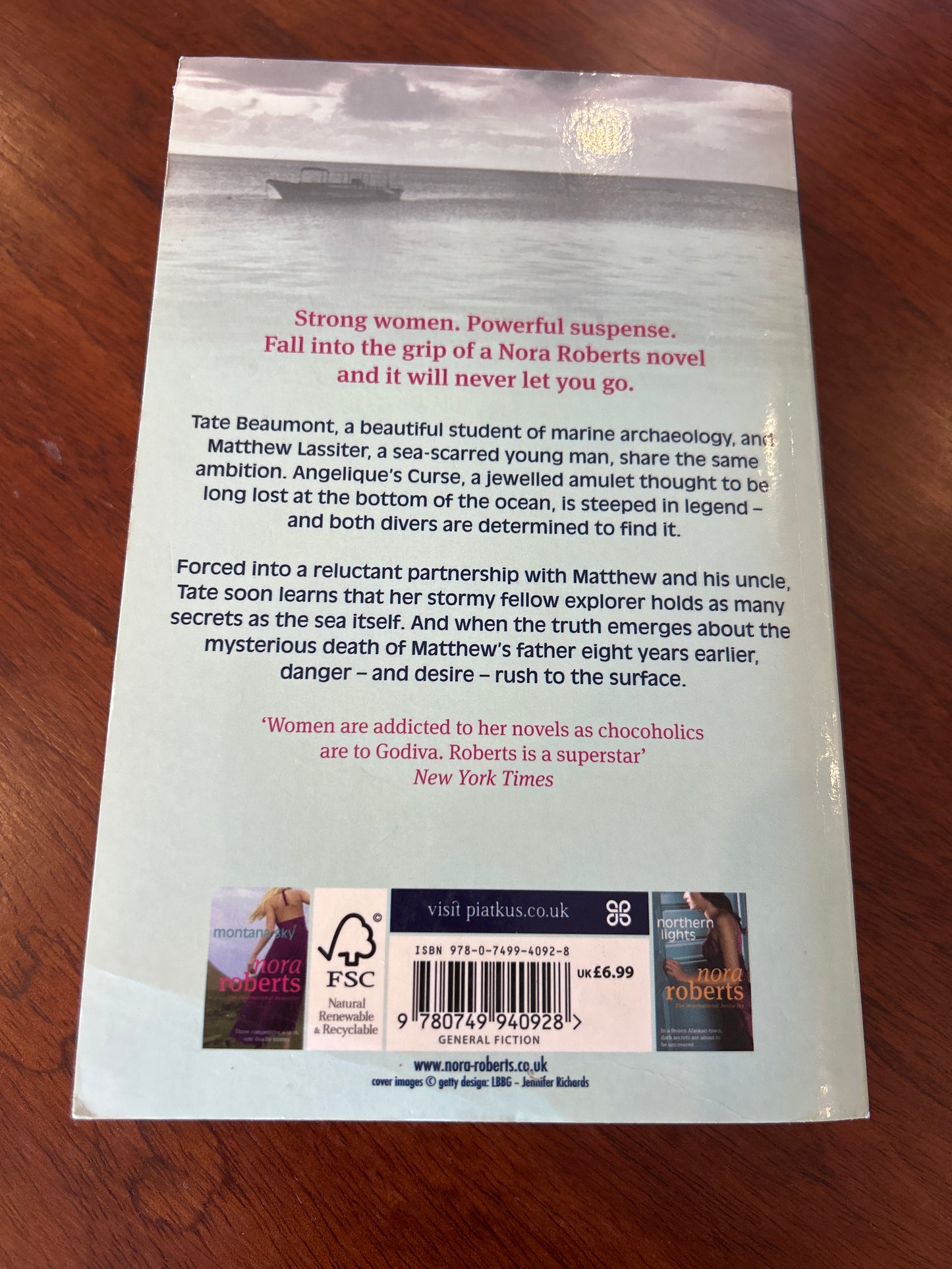 Reef. Nora Roberts. 2009.