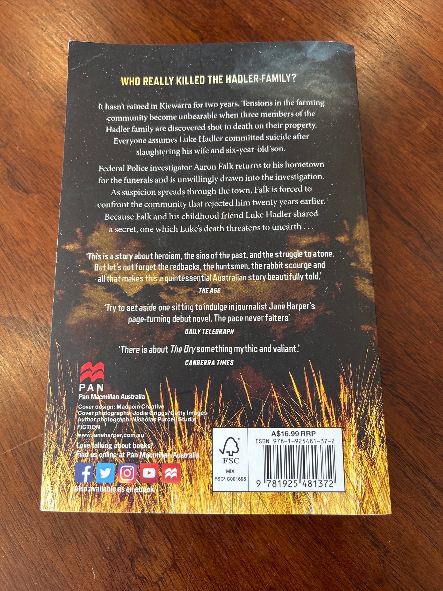 Dry. Jane Harper. 2017.