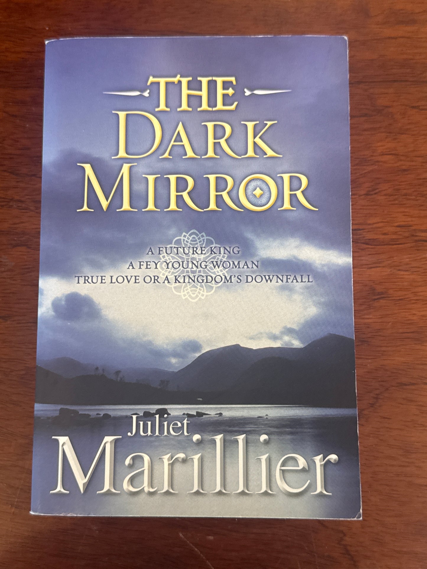 Dark mirror. Juliet Marillier. 2005.