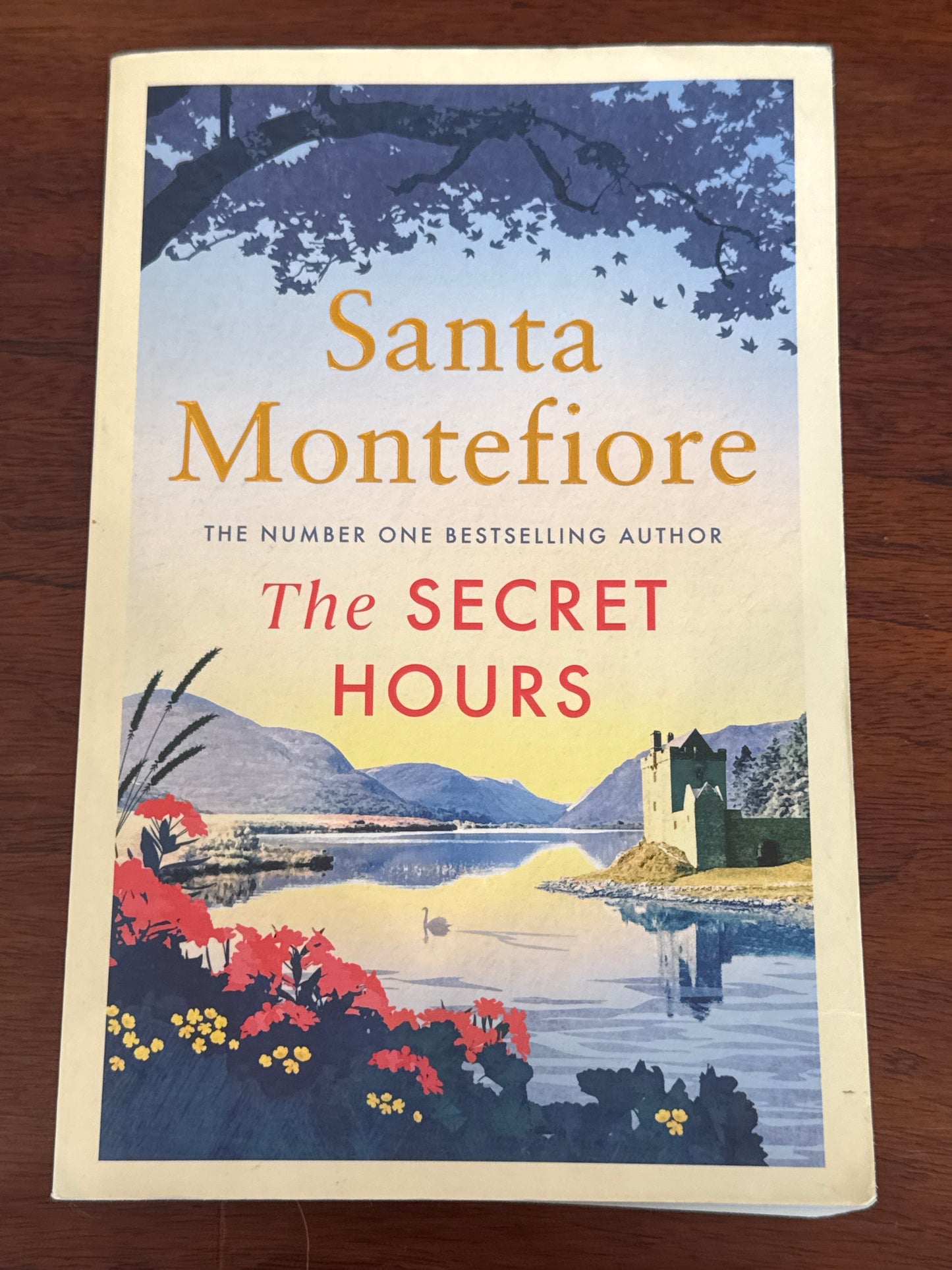 Secret hours. Santa Montefiore.