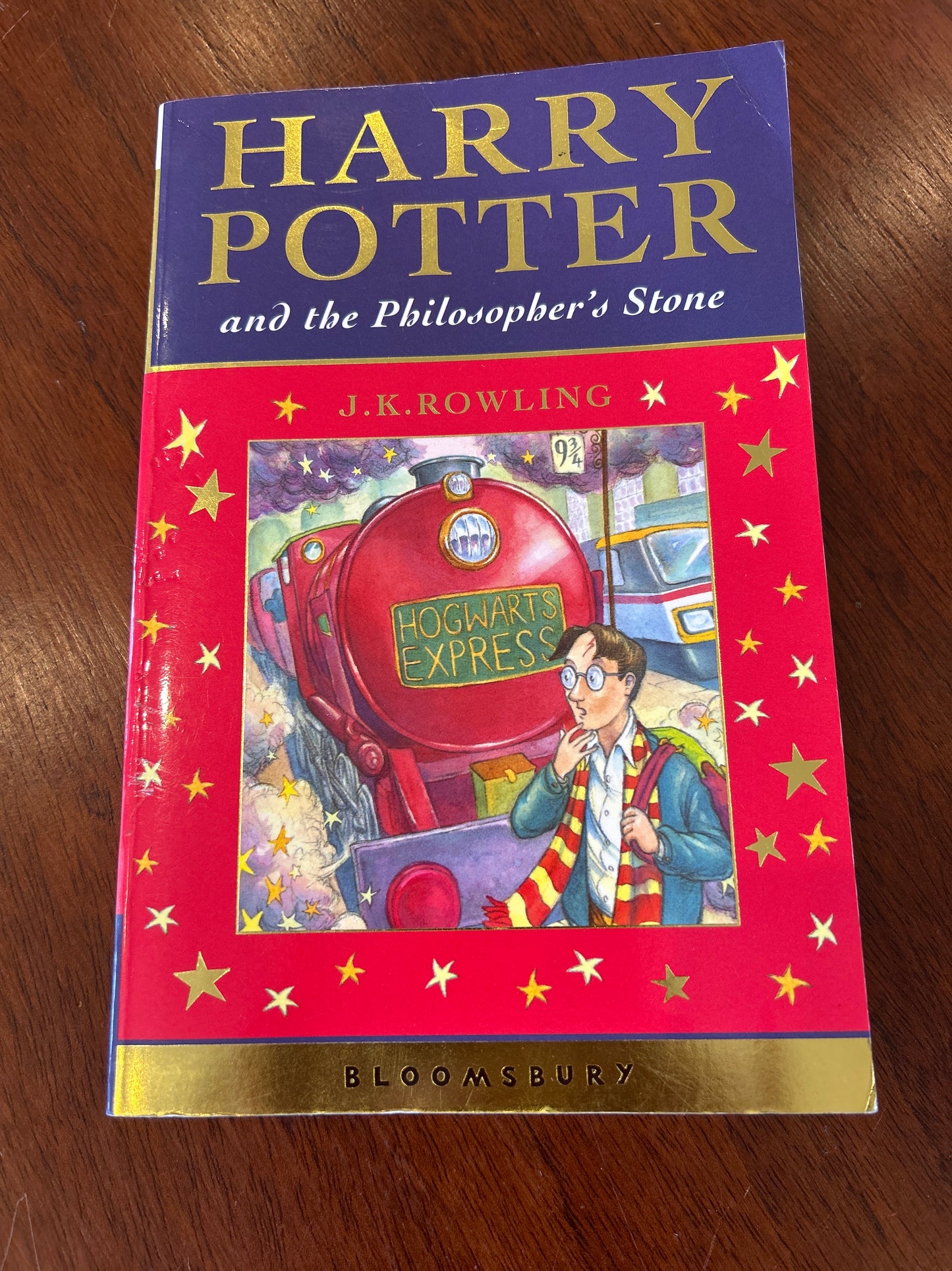 Harry Potter & the Philosopher's stone. J.K. Rowling.