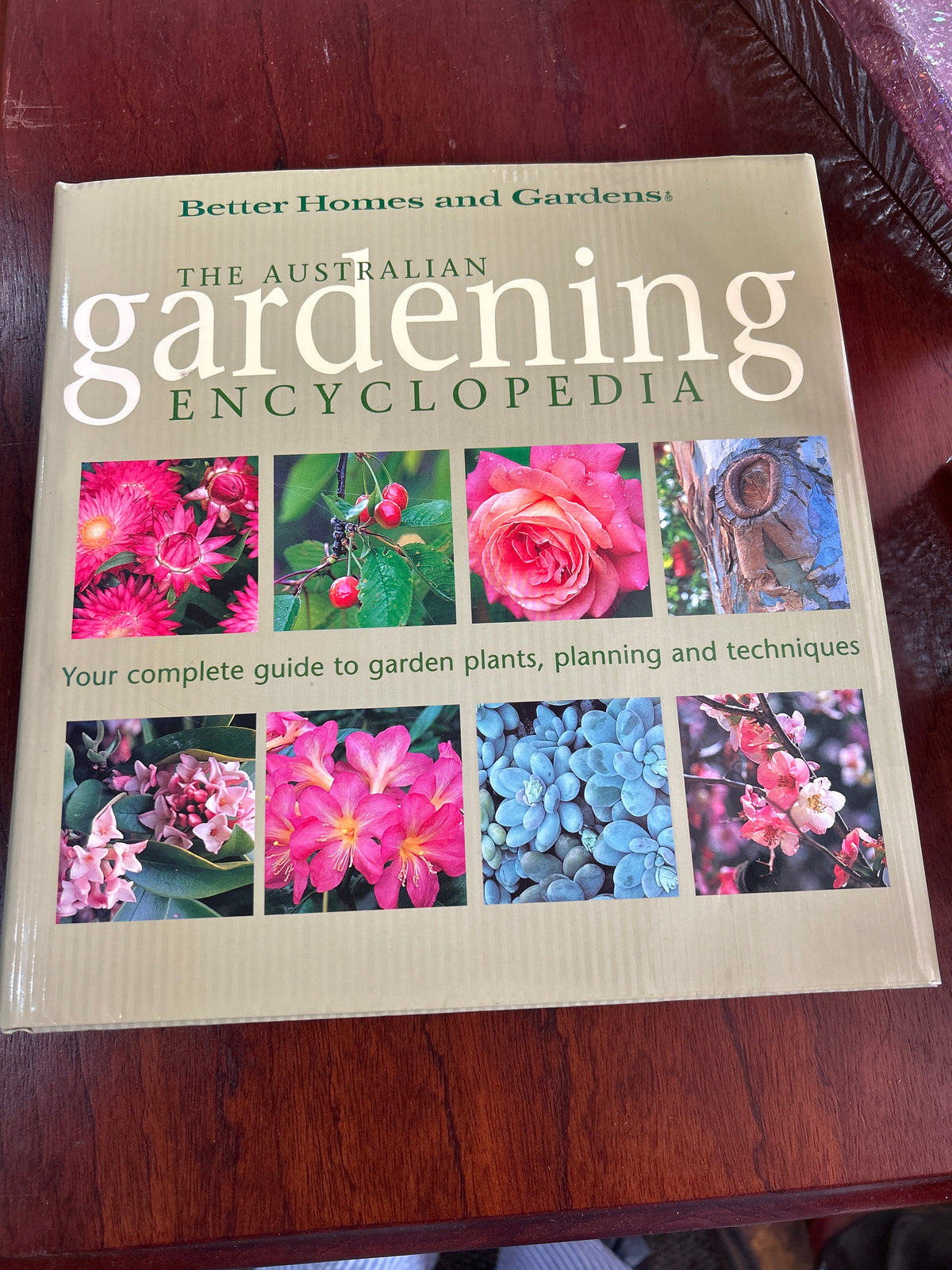 Australian gardening encyclopedia. Better Homes and Gardens. 2000.