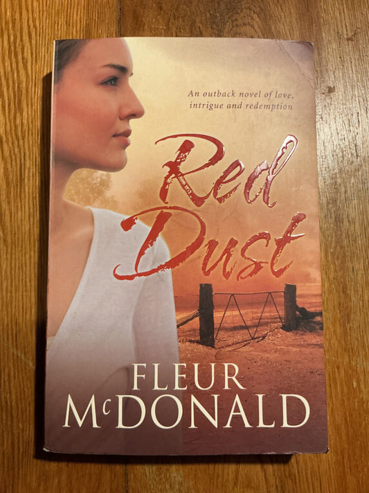 Red dust. Fleur McDonald. 2009.