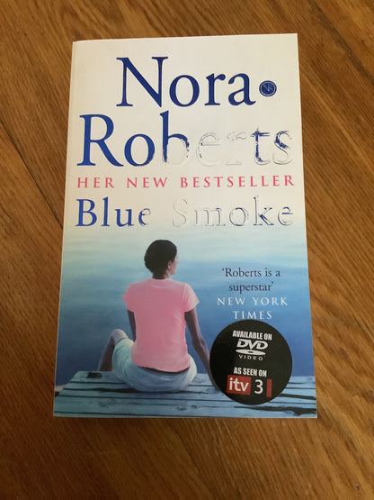 Blue smoke. Nora Roberts. 2007.