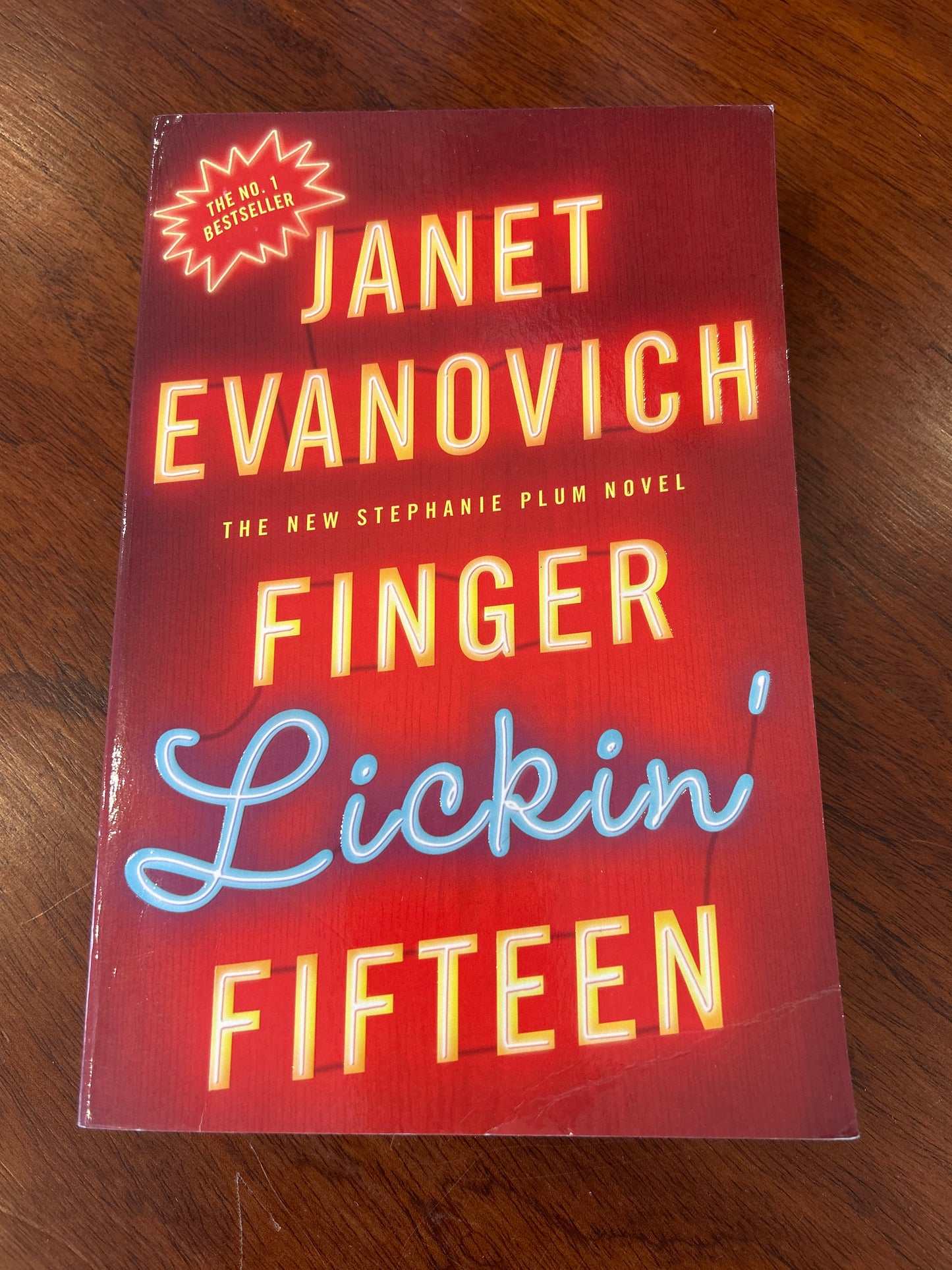 Finger lickin' fifteen. Janet Evanovich. 2009.