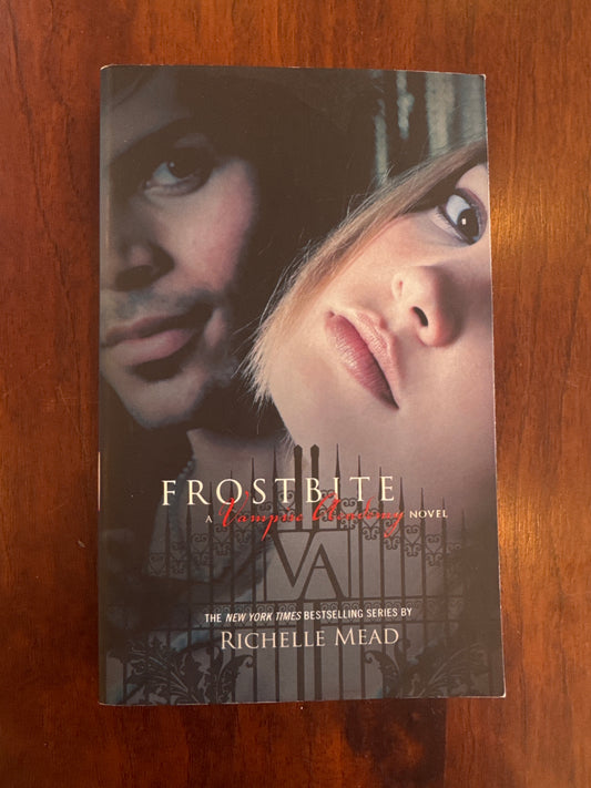 Frostbite. Richelle Mead. 2008.