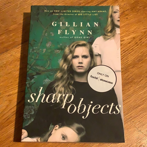 Sharp objects. Gillian Flynn. 2018.