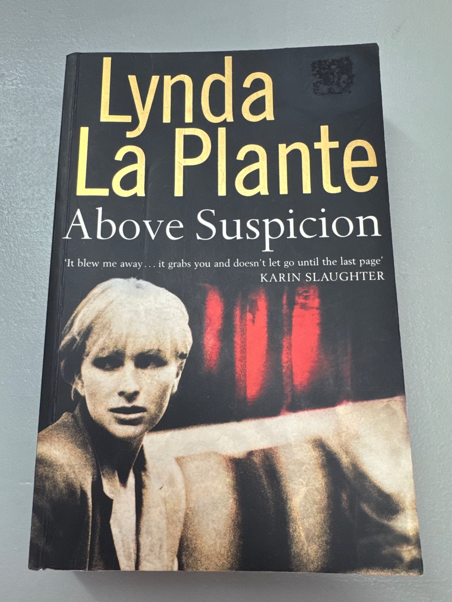 Above suspicion. Lynda La Plante. 2004.