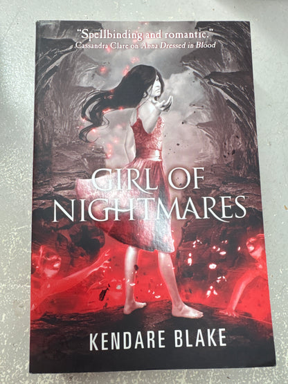 Girl of nightmares. Kendare Blake. 2012.