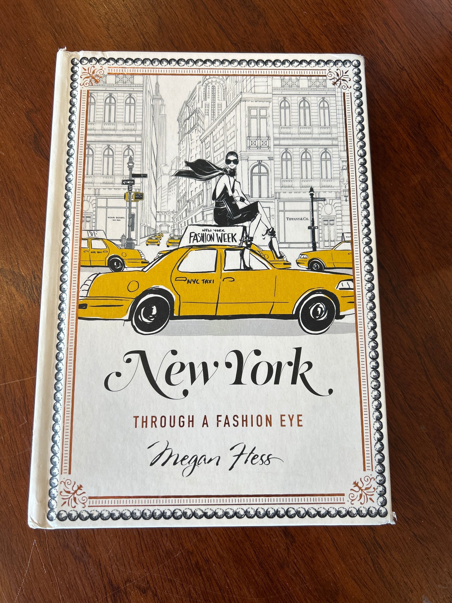 New York through a fashion eye. Megan Hess. 2019.