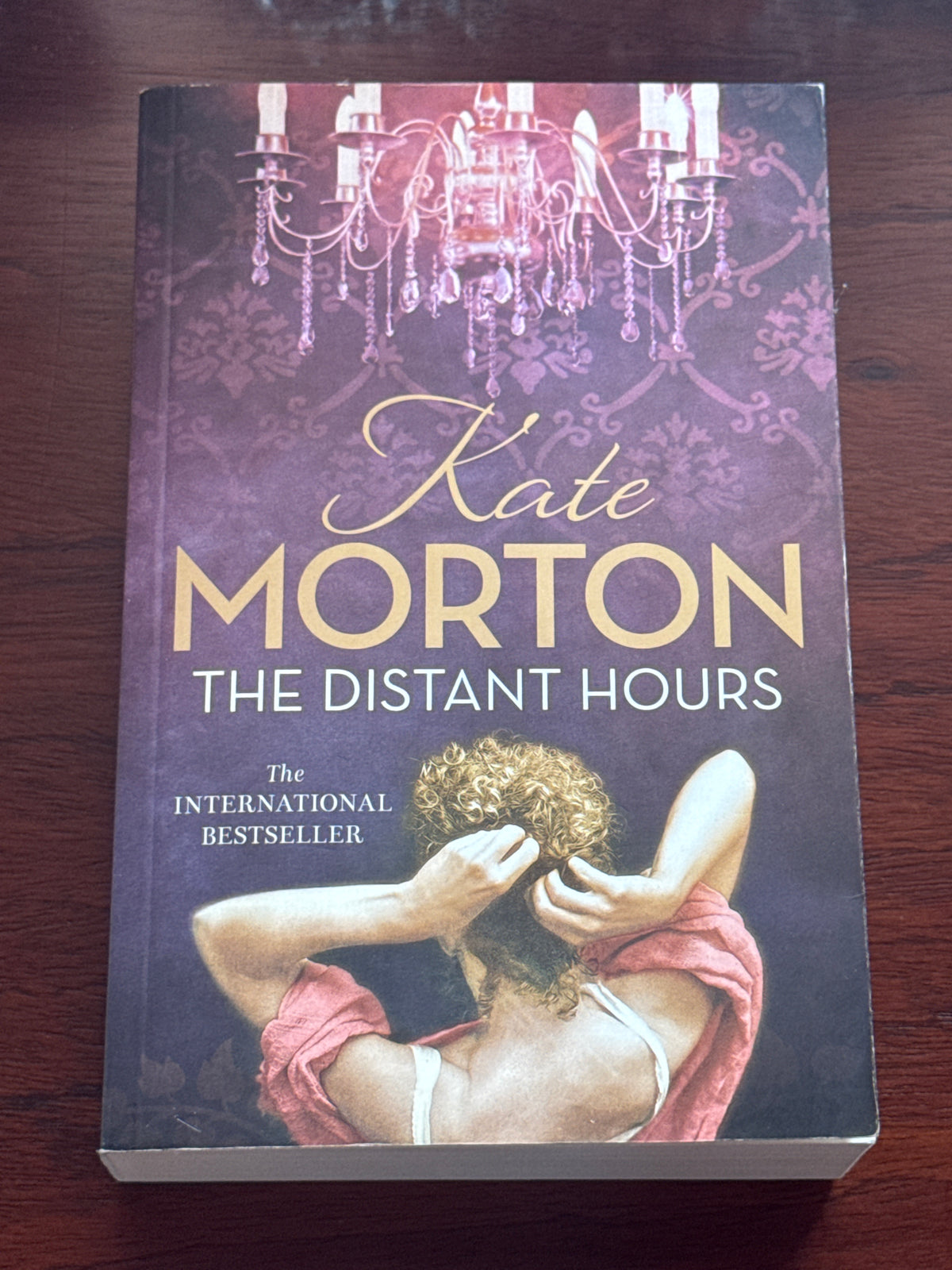 Distant hours. Kate Morton. 2011.