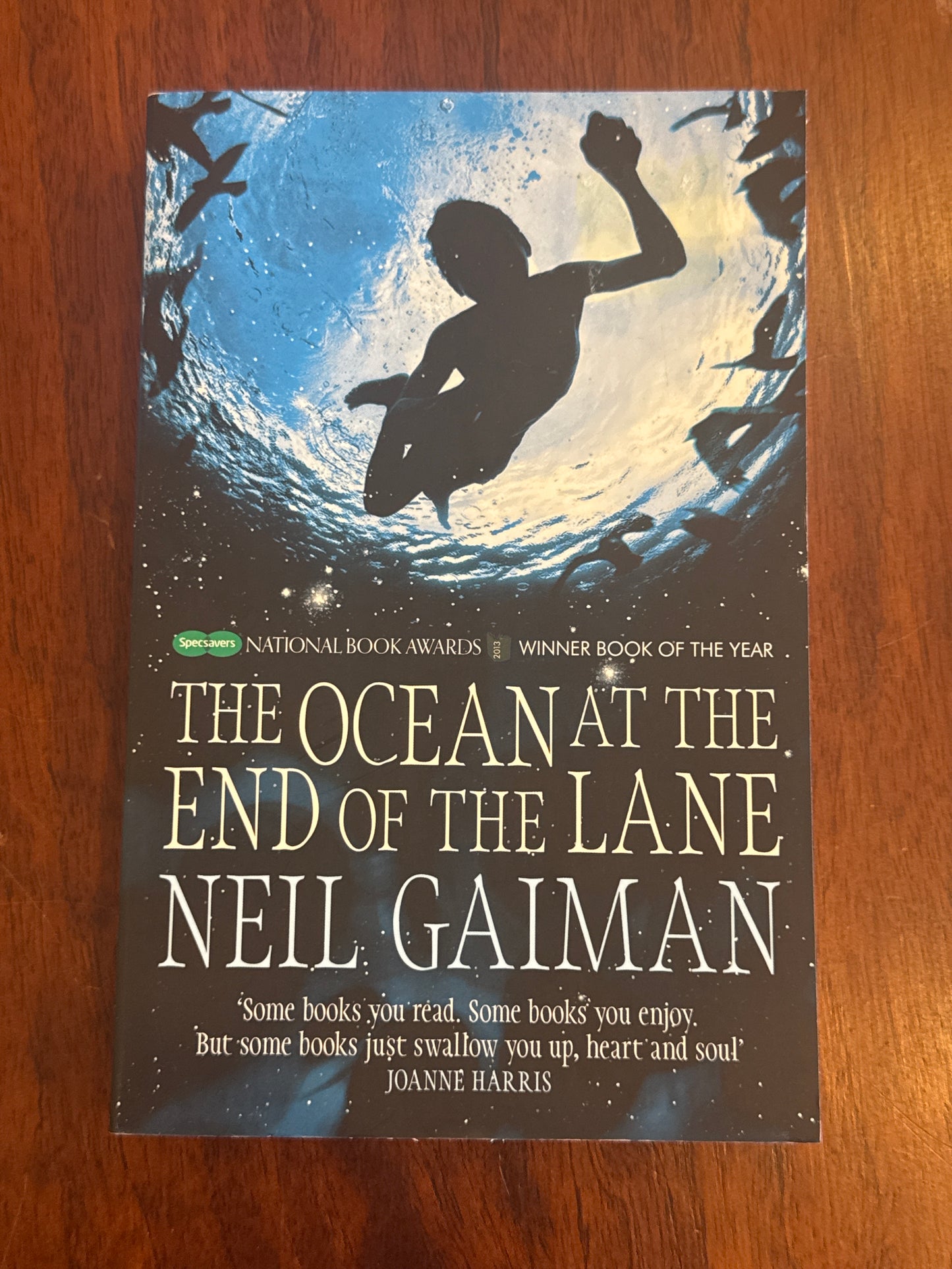 Ocean at the end of the lane. Neil Gaiman. 2014.