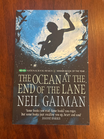 Ocean at the end of the lane. Neil Gaiman. 2014.